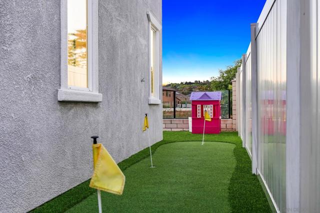 28079 Harvest Ct, Valley Center CA: https://media.crmls.org/mediaz/0b6fb602-2cef-4da0-988d-de62eeb08c97.jpg