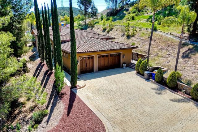 11558 Creek Road, Poway CA: https://media.crmls.org/mediaz/0b701daf-af5e-495d-a607-d9e5ef361b1f.jpg