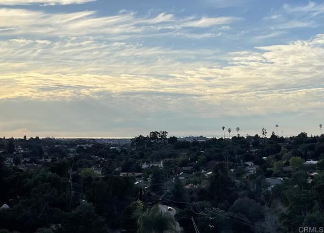 1101 York Dr., Vista CA: https://media.crmls.org/mediaz/0b707eee-859d-4b2d-8fa3-452990daf729.jpg