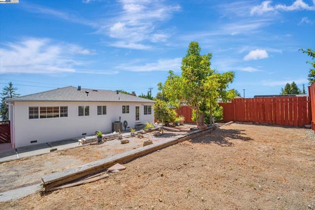5232 Proctor Road, Castro Valley CA: https://media.crmls.org/mediaz/0b716ddd-8502-445f-920c-dc26c3ce584f.jpg