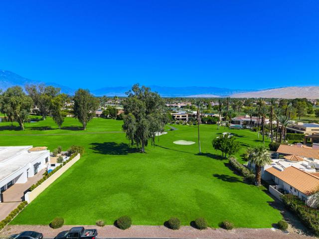 12115 Turnberry Drive, Rancho Mirage CA: https://media.crmls.org/mediaz/0b723df7-f518-42d0-baf1-0625cd179374.jpg
