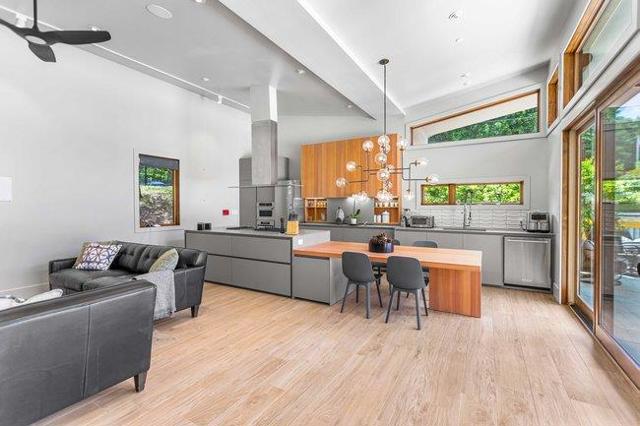 14835 Baranga Lane, Saratoga CA: https://media.crmls.org/mediaz/0b726446-b4c2-457c-b12d-ab927469d079.jpg