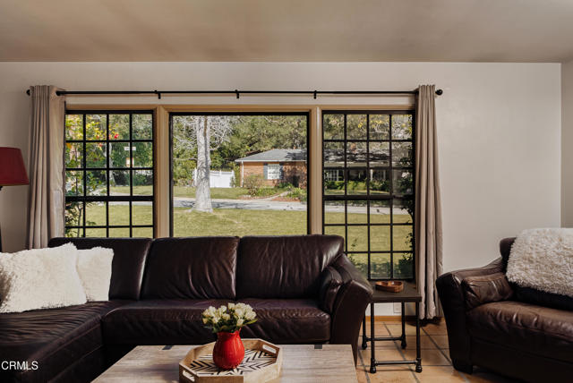 Detail Gallery Image 3 of 29 For 3818 Altura Ave, La Crescenta,  CA 91214 - 3 Beds | 2 Baths