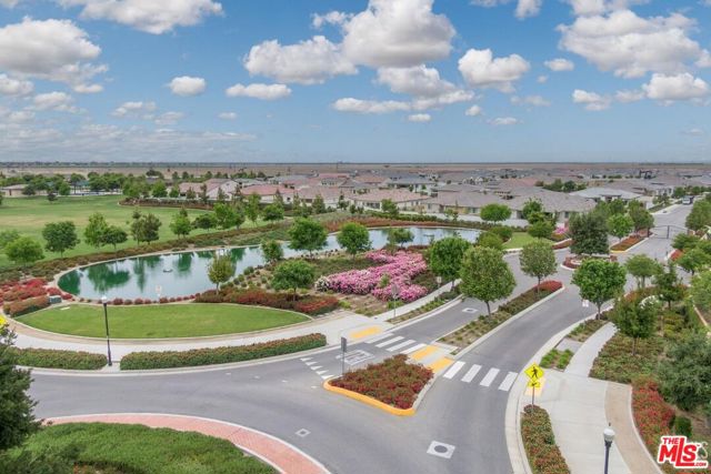 3719 Pathway Court, Bakersfield CA: https://media.crmls.org/mediaz/0b737db2-a12e-45b1-b457-6416a592ef56.jpg