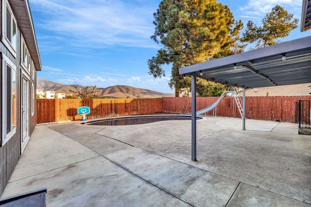 341 Paraiso Ave, Spring Valley CA: https://media.crmls.org/mediaz/0b738400-5329-4515-8ba8-6c4455c0f870.jpg