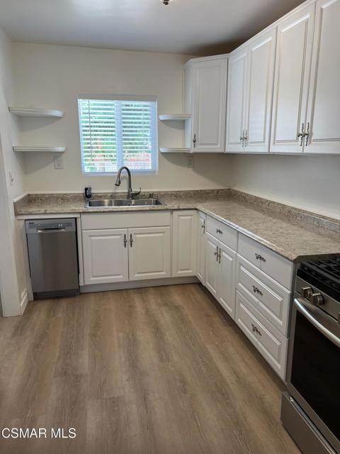 4049 Colonial Avenue, Los Angeles CA: https://media.crmls.org/mediaz/0b74052f-edb0-49ea-ac9c-b97b64b13e19.jpg