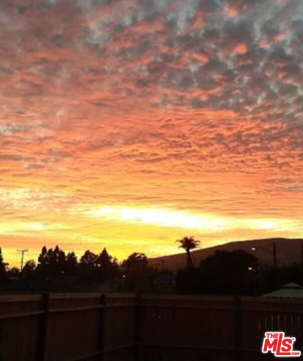 41 W Warner Street, Ventura CA: https://media.crmls.org/mediaz/0b740efc-c3d8-4591-95d1-b61822c6a616.jpg