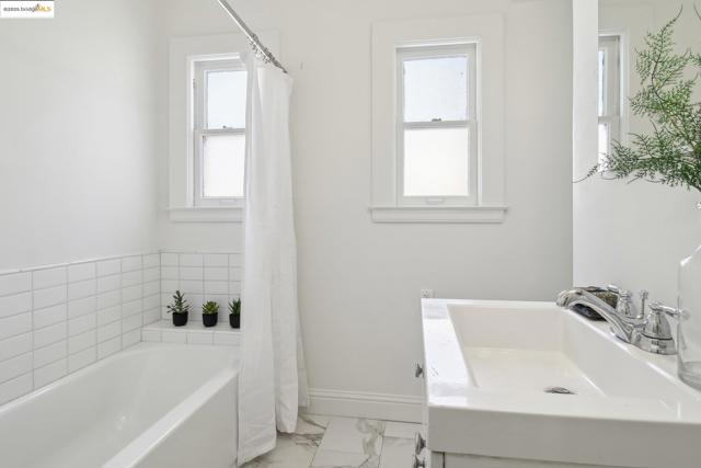 2900 Sheffield Ave, Oakland CA: https://media.crmls.org/mediaz/0b7426d2-0bda-450e-b63d-a4660fdbb002.jpg