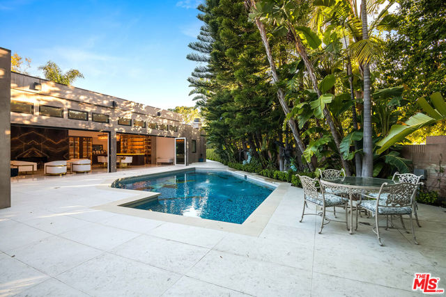 16601 Park Lane Circle, Los Angeles CA: https://media.crmls.org/mediaz/0b7442b9-a9ea-4cc3-93ab-b9c6321ca40d.jpg