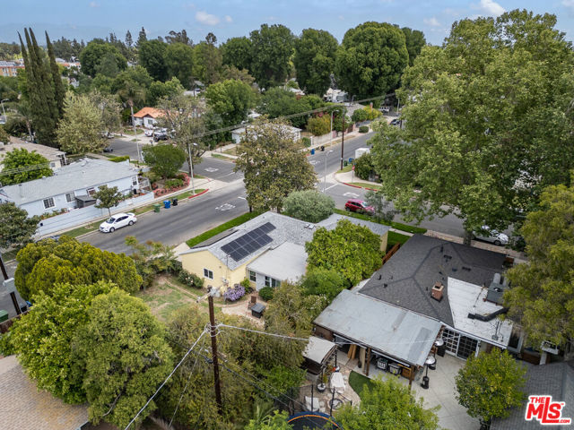 6961 Zelzah Avenue, Reseda CA: https://media.crmls.org/mediaz/0b747be3-8d00-4cd7-84a2-ceea3ffc961b.jpg