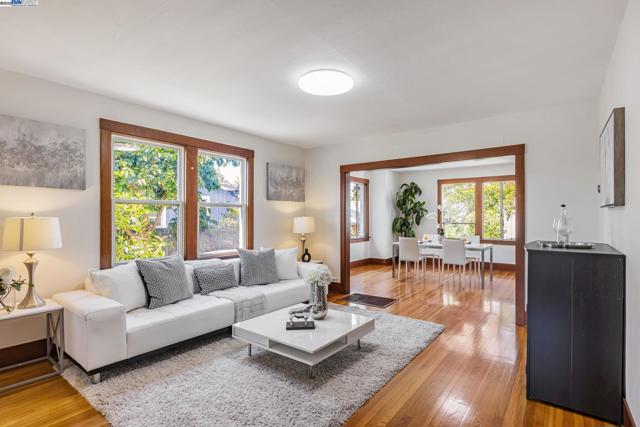 6831 Dairy Ave, Newark CA: https://media.crmls.org/mediaz/0b74d3e0-9d07-49ac-908f-f270fa255e49.jpg