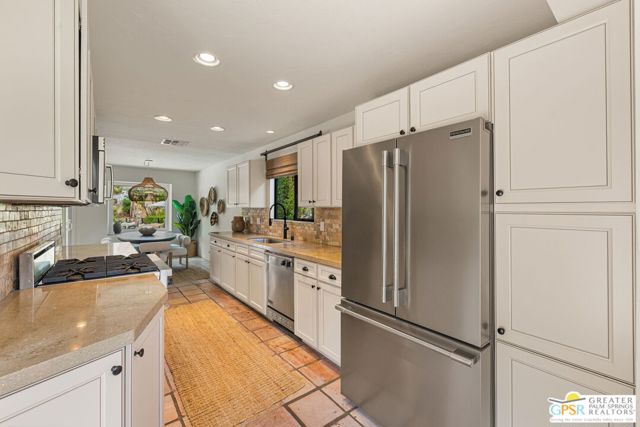 370 W Crestview Drive, Palm Springs, CA 92264