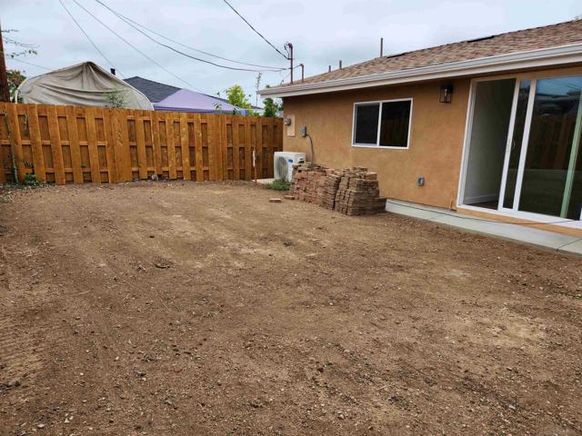 750 N Citrus Avenue, Vista CA: https://media.crmls.org/mediaz/0b750a40-177f-4f25-8f57-32cf1b67bb23.jpg