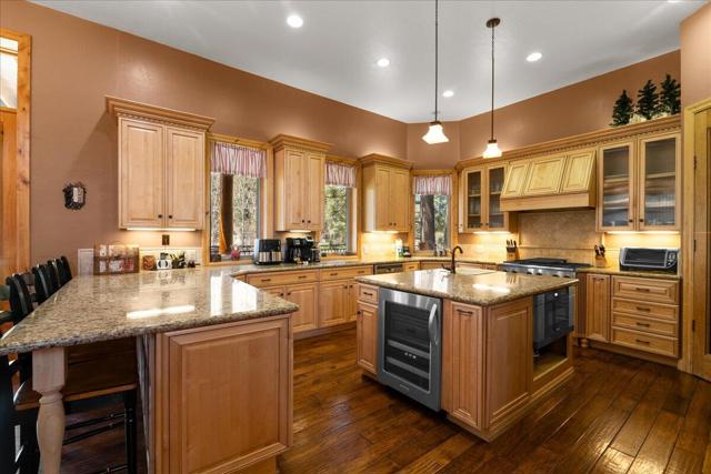 1215 Wolf Creek Court, Big Bear CA: https://media.crmls.org/mediaz/0b755127-d19b-4aa2-b306-db613e164e1c.jpg