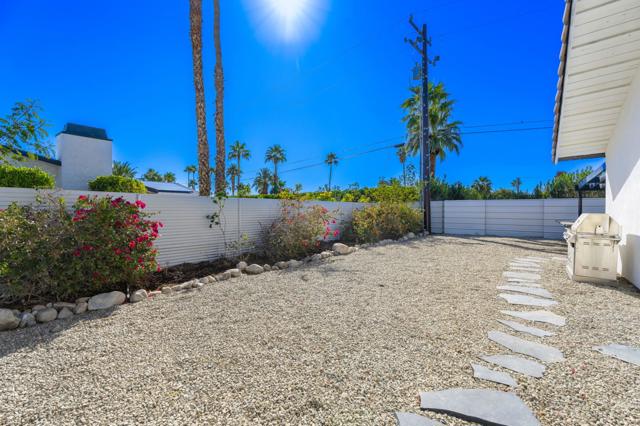 2171 E Francis Drive, Palm Springs CA: https://media.crmls.org/mediaz/0b75eac1-464f-480c-880f-42cc60425a17.jpg