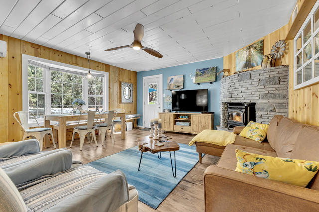 53125 Overlook Drive, Idyllwild CA: https://media.crmls.org/mediaz/0b762dfd-058c-4549-98b6-554c4aaa084a.jpg