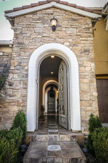 3252 Carpenter Way, San Ramon CA: https://media.crmls.org/mediaz/0b764923-7fb5-4c95-8d56-fee5818d6e03.jpg