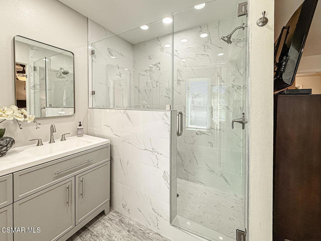 2514 Glenhurst Court, Simi Valley CA: https://media.crmls.org/mediaz/0b76520c-a728-43b7-8424-fc1d6b8a06eb.jpg