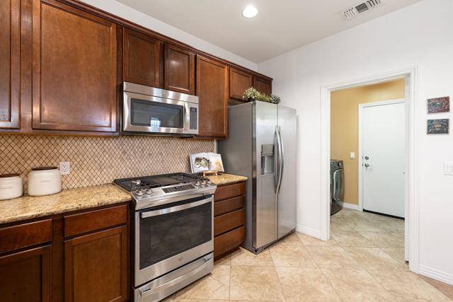 Image 19 of 45 For 52130 Desert Spoon Court
