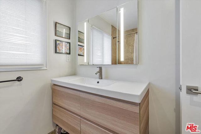 2316 Laurelmont Place, Los Angeles CA: https://media.crmls.org/mediaz/0b765e33-28d3-4108-917d-e0bf1989add5.jpg
