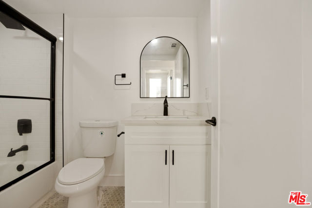1615 2nd Avenue, Los Angeles CA: https://media.crmls.org/mediaz/0b76bbf0-fc2d-44d3-8b1f-fc5c4b95c7b9.jpg