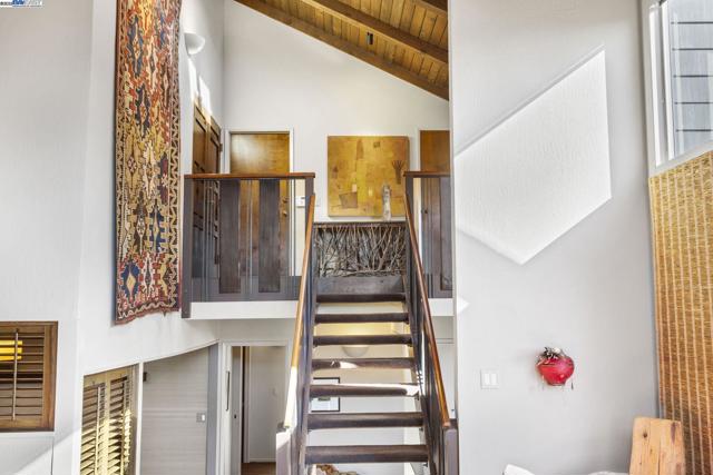3 Abbott Way, Piedmont CA: https://media.crmls.org/mediaz/0b76c208-c26d-4e81-92a7-9fc50c69702b.jpg
