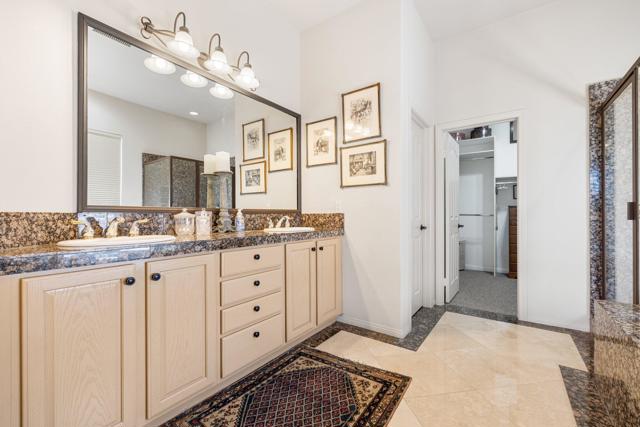 44085 Royal Troon Drive, Indio CA: https://media.crmls.org/mediaz/0b76c368-15fb-4fa1-be9b-2092cf07196c.jpg