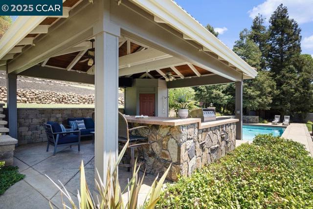 825 Bertram St, Walnut Creek CA: https://media.crmls.org/mediaz/0b77241f-ebc1-4e17-8b88-dac1e9ec725e.jpg