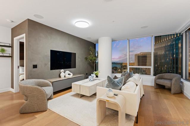 888 W E St, San Diego CA: https://media.crmls.org/mediaz/0b77c78d-a95e-4f78-9d56-4bee85d6f4b0.jpg