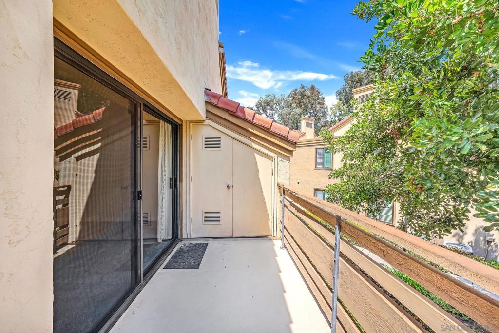 9909 Scripps Westview Way - photo 17