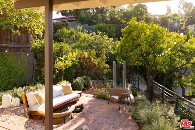 4825 Glenalbyn Drive, Los Angeles CA: https://media.crmls.org/mediaz/0b77eb2c-d44c-463d-b2da-9bc18d8b3c69.jpg