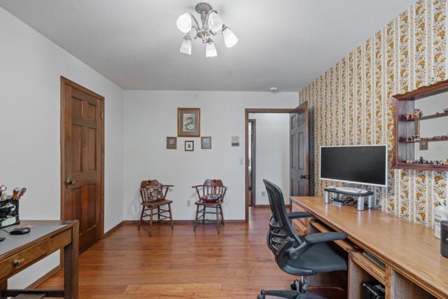 35 Rays Circle, Hollister CA: https://media.crmls.org/mediaz/0b77ece3-21fb-4709-8518-1addcdb1dfb0.jpg