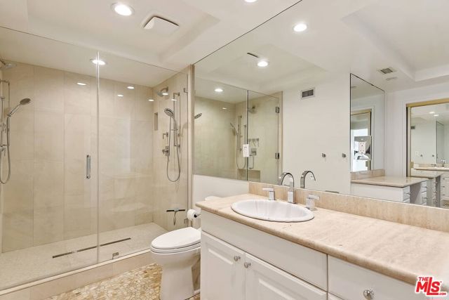 2781 Woodwardia Drive, Los Angeles CA: https://media.crmls.org/mediaz/0b780477-ab9d-4e43-a4cb-285bd76d34e9.jpg