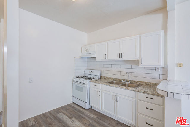 543 W 16th, San Pedro CA: https://media.crmls.org/mediaz/0b7822f5-8c2c-4b0b-a6d7-76b543518884.jpg