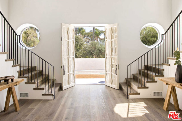 27405 Pacific Coast Highway, Malibu CA: https://media.crmls.org/mediaz/0b7831e5-51b5-4d2b-a4d6-ad7de257b5bf.jpg