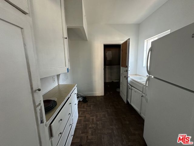 1117 N Alexandria Avenue, Los Angeles CA: https://media.crmls.org/mediaz/0b78475a-4666-4d66-8e57-3535484d7563.jpg
