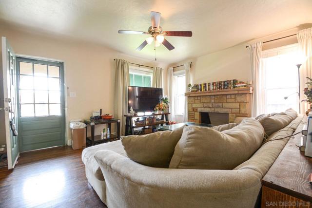 4445 50th St, San Diego CA: https://media.crmls.org/mediaz/0b78e9cf-f707-48e3-86f9-9b343e4b99e7.jpg