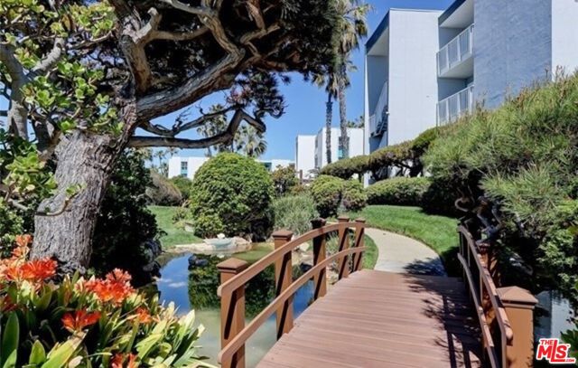 620 The village, Redondo Beach, California 90277, 2 Bedrooms Bedrooms, ,2 BathroomsBathrooms,Residential,Sold,The village,22183607