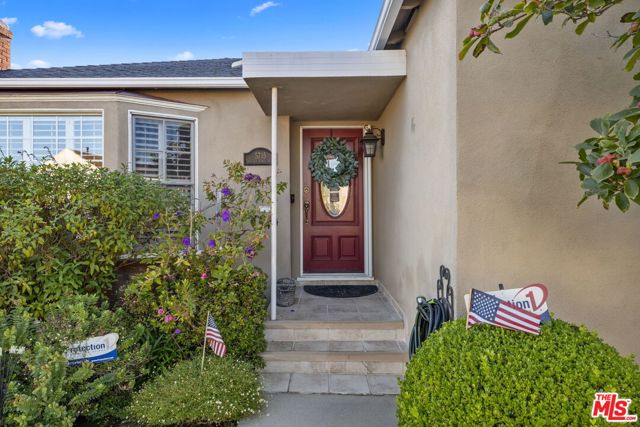 5715 Valley Ridge Avenue, Los Angeles CA: https://media.crmls.org/mediaz/0b7934d9-ac0f-45cf-bcc5-986cef23381f.jpg