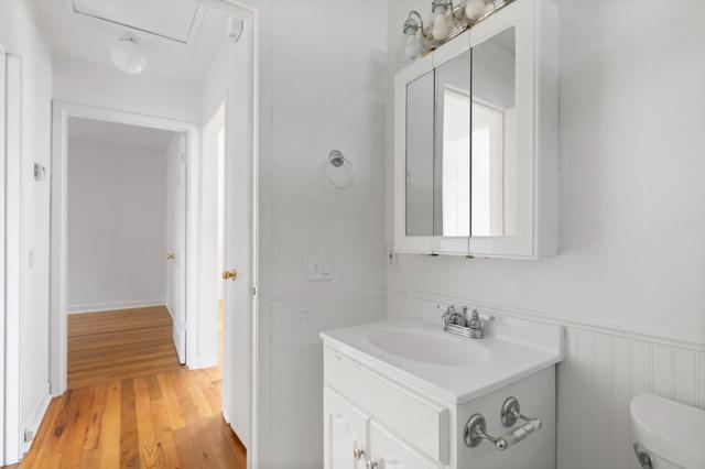 2160 Oakley Avenue, Menlo Park CA: https://media.crmls.org/mediaz/0b79351d-b55e-42ef-b2b1-bab4daf0b5b7.jpg