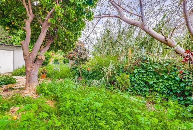 1279 N Hicks Drive, East Los Angeles CA: https://media.crmls.org/mediaz/0b7939b6-9f66-4160-81aa-26914afdc1e3.jpg