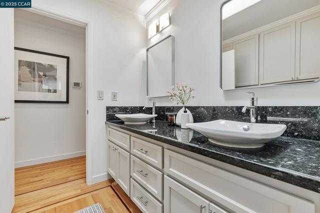 3180 Arbolado Dr, Walnut Creek CA: https://media.crmls.org/mediaz/0b7a1787-f9f3-420a-ab00-cbbafca0c28d.jpg
