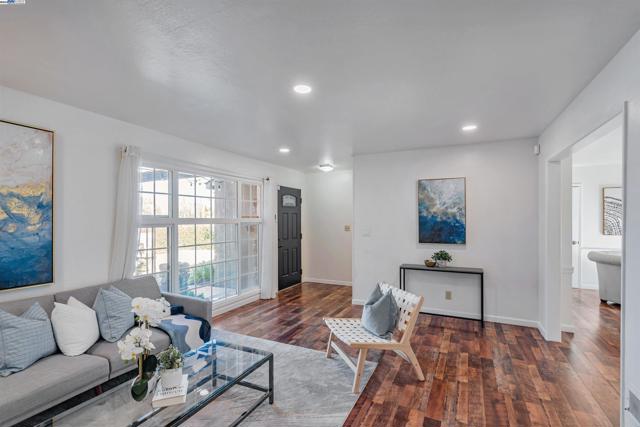 Image 7 of 53 For 1570 Hillsdale Avenue
