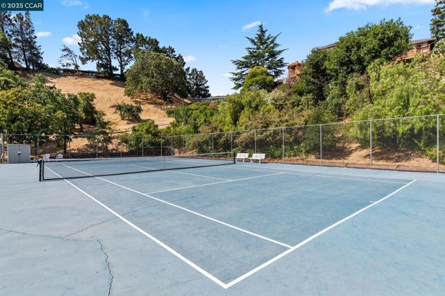 109 Bria Ct, Walnut Creek CA: https://media.crmls.org/mediaz/0b7a5b70-a9ee-4c38-89e2-e556ddb28d87.jpg