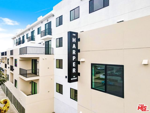 3977 Beverly Boulevard, Los Angeles CA: https://media.crmls.org/mediaz/0b7ac298-7386-40d0-9921-8f775db6256b.jpg
