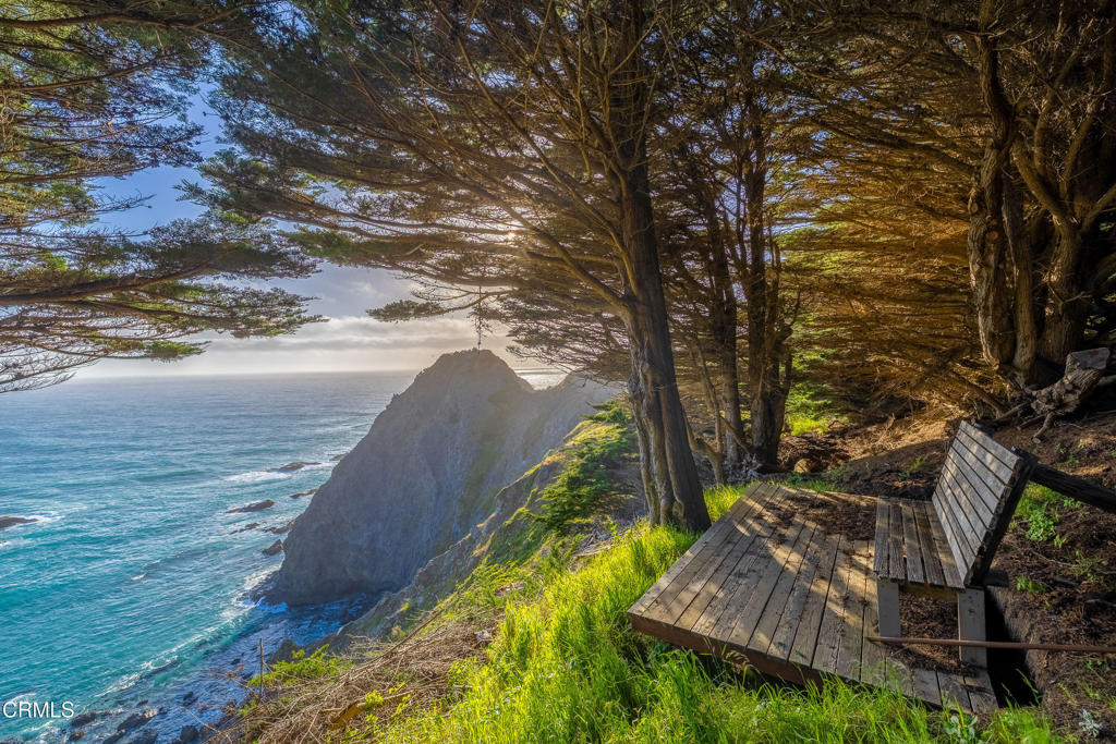 https://media.crmls.org/mediaz/0b7aca86-dd2b-4bf1-9b8e-3da7c66383fe.jpg?preset=X-Large