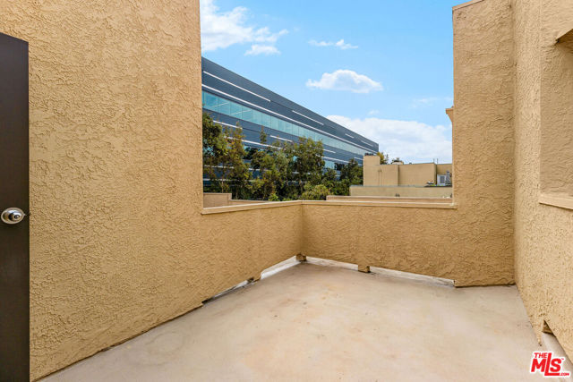 1633 S Bentley Avenue, Los Angeles CA: https://media.crmls.org/mediaz/0b7b3c00-8576-45e4-8acc-b1be911fef5a.jpg