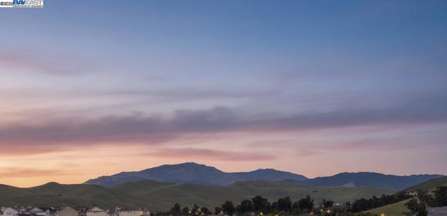 3885 Highpointe Ct, Dublin CA: https://media.crmls.org/mediaz/0b7b8a02-5be4-471d-8f43-25554d98ac09.jpg