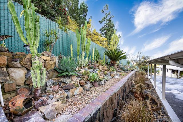 2130 Sunset Dr, Vista CA: https://media.crmls.org/mediaz/0b7b9ada-7a5f-4315-820f-556573830035.jpg