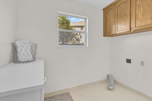 18 Suffield Circle, Salinas CA: https://media.crmls.org/mediaz/0b7bdc23-0f6f-4f98-9184-969d2b988439.jpg